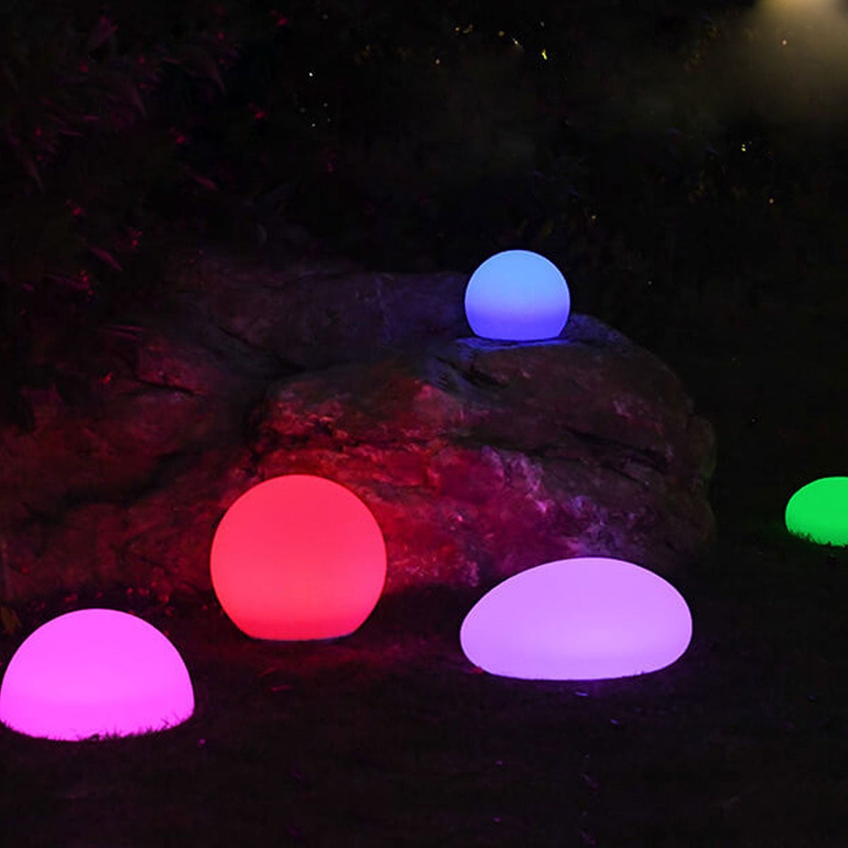 Solar Globe Lawn Light