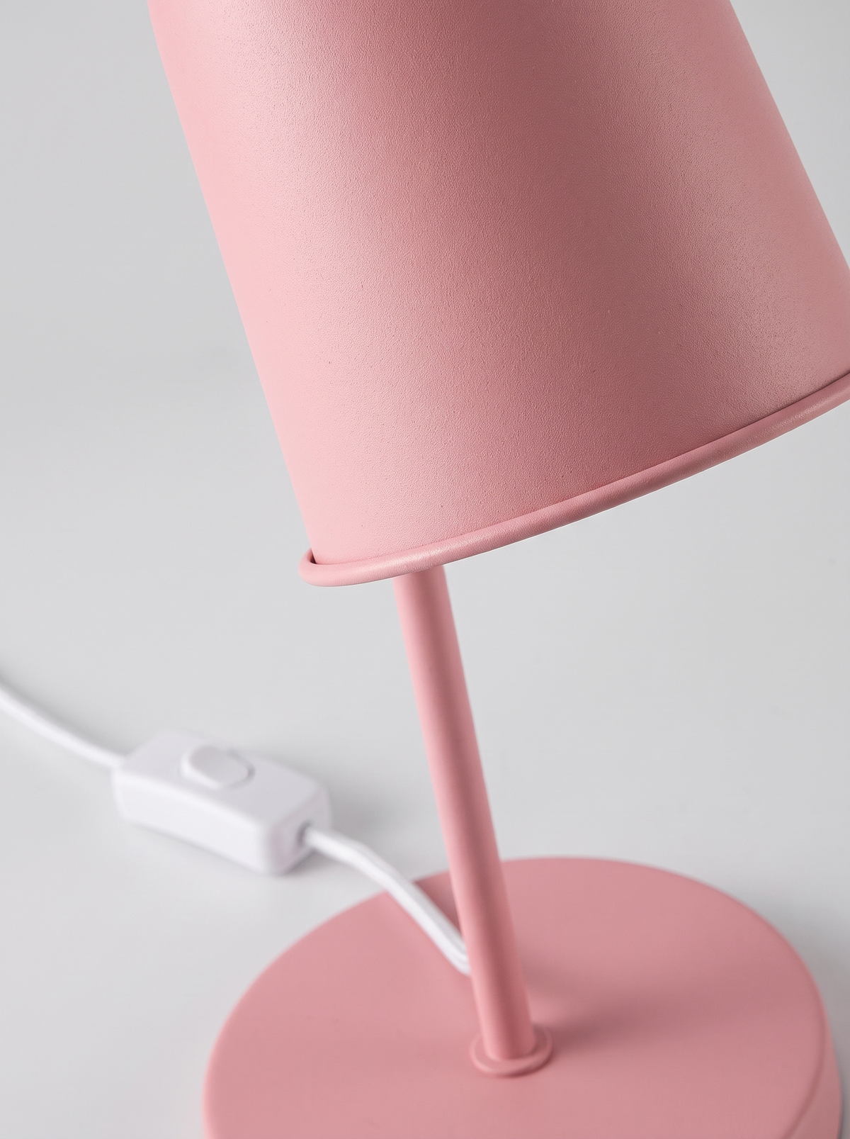 Nordic metal desk lamp close up